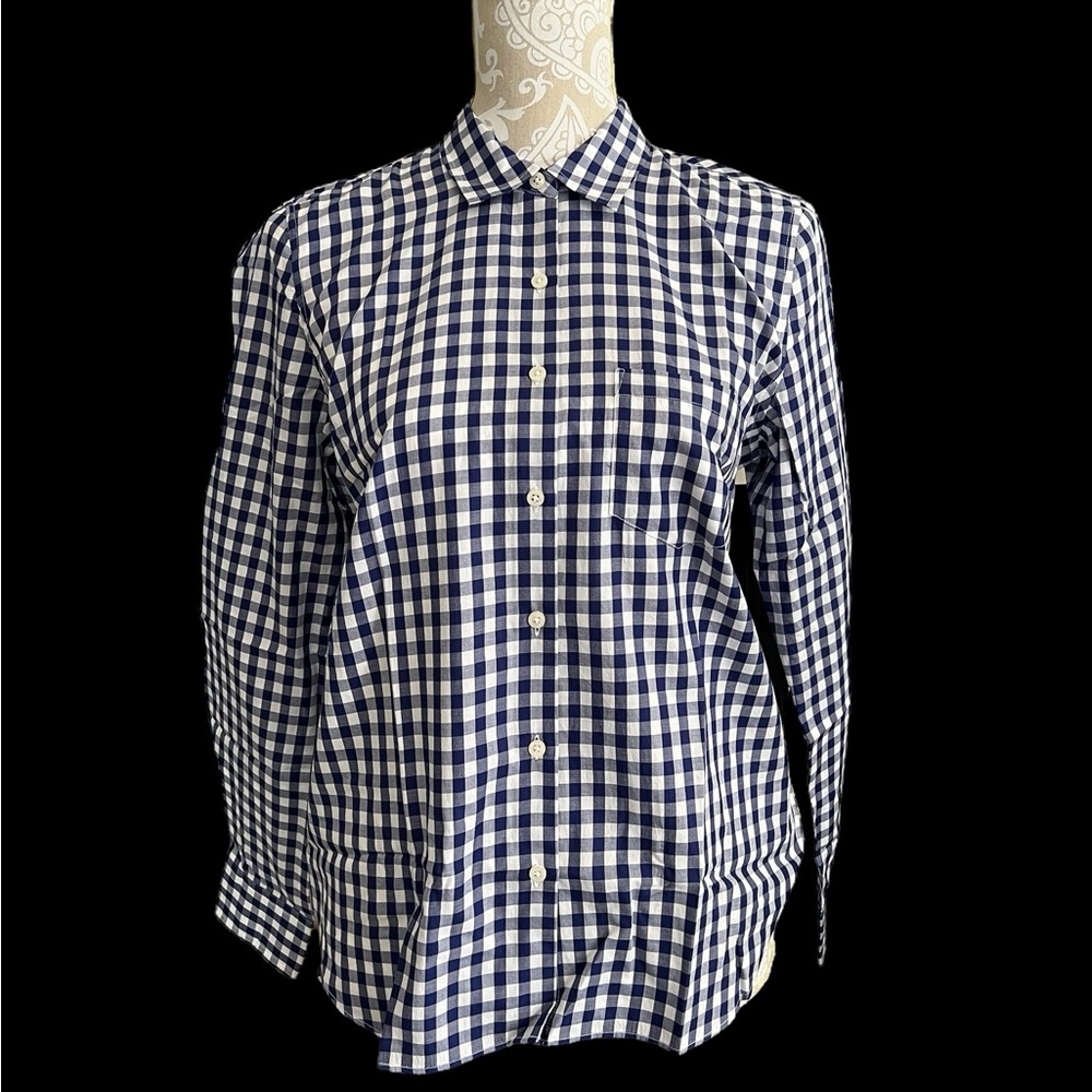 Untuckit women’s blue checkered long sleeve blouse